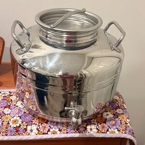 Stainless oil/water Dispenser- Polished Silver. 10 litre capacity